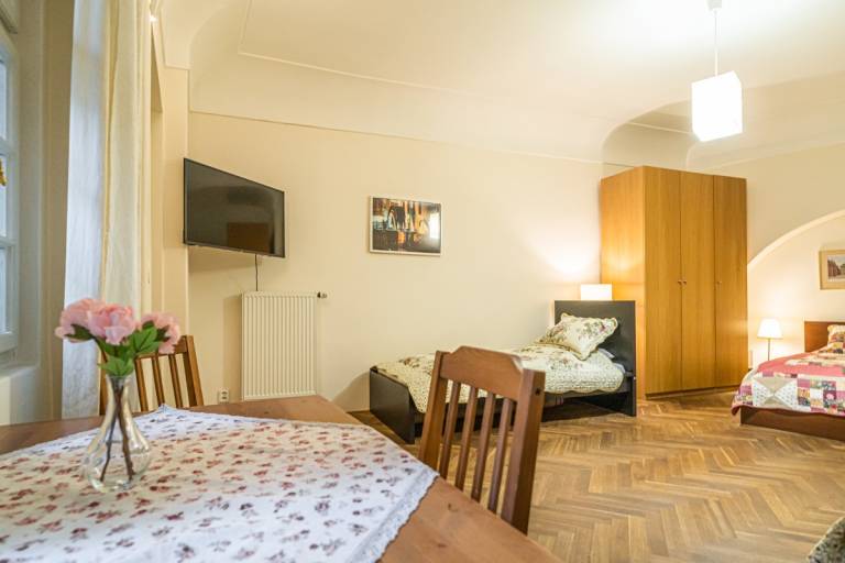 Family-oriented wonderful apartment | Next to Prague Castle | Dogs allowed — photo 3