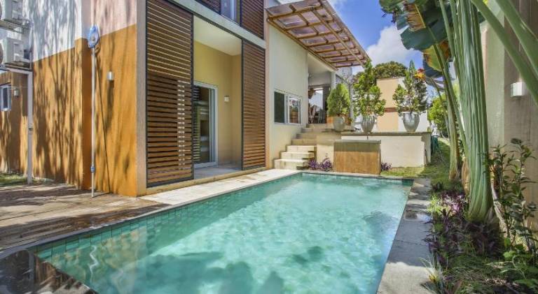 House with pool — photo 3