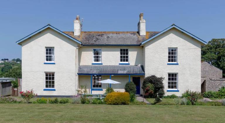 Vacation home with 4 rooms for 10 persons in Paignton