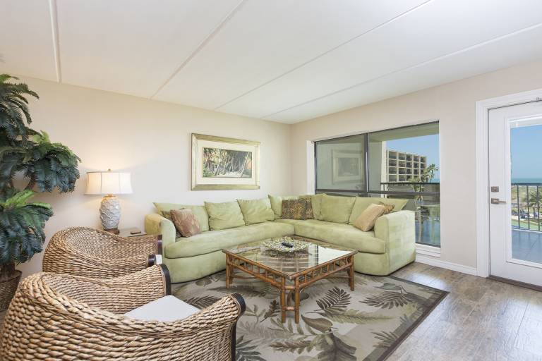 Family-oriented lovely condo with private pool | Beach nearby | Pets are welcome — photo 4