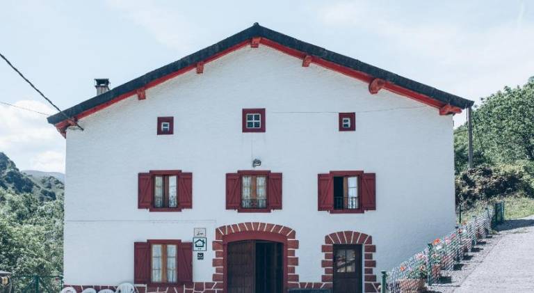 Chalet with garden & grill in Valcarlos