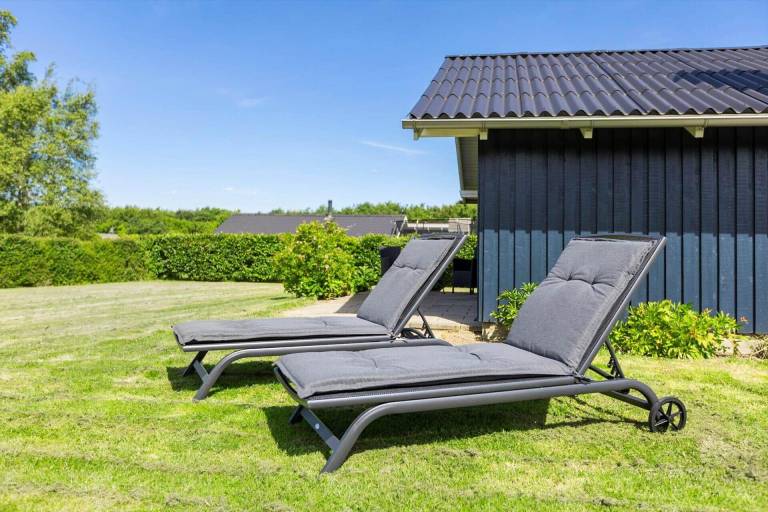 Vacation home with BBQ & patio — photo 2