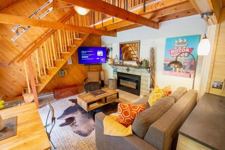 Cabin Monarch