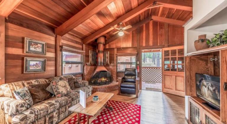 House with jacuzzi | Pets are welcome — photo 2