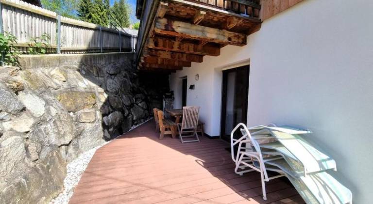 Apartment with terrace, barbecue & yard — photo 4