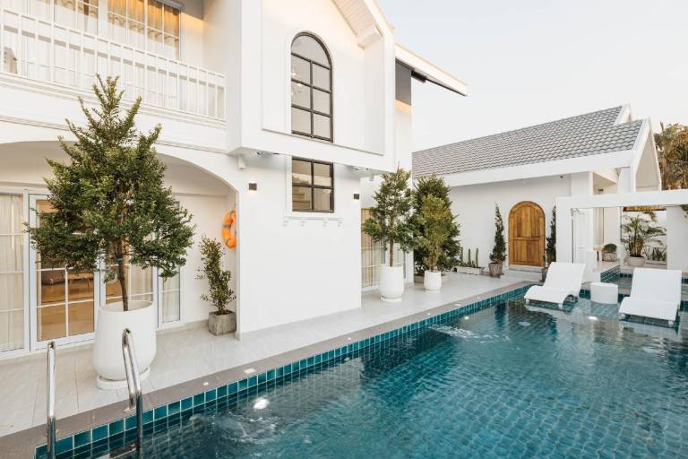 300 m² Villa