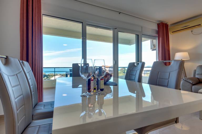 Apartment with barbecue & terrace | Sea view — photo 4