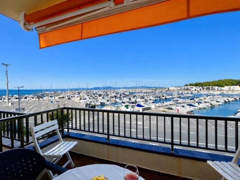 Holiday apartment with 2 rooms for 4 persons in L'Escala