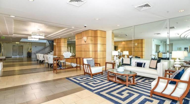 2 Bedroom 2 Bath Luxury condo with Oversized Patio & Outdoor Grill. — photo 5