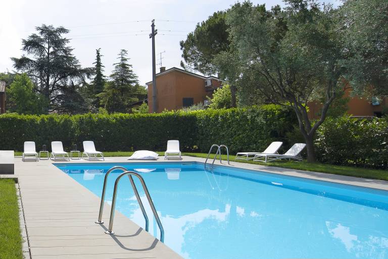 Apartment with terrace, pool & garden — photo 2