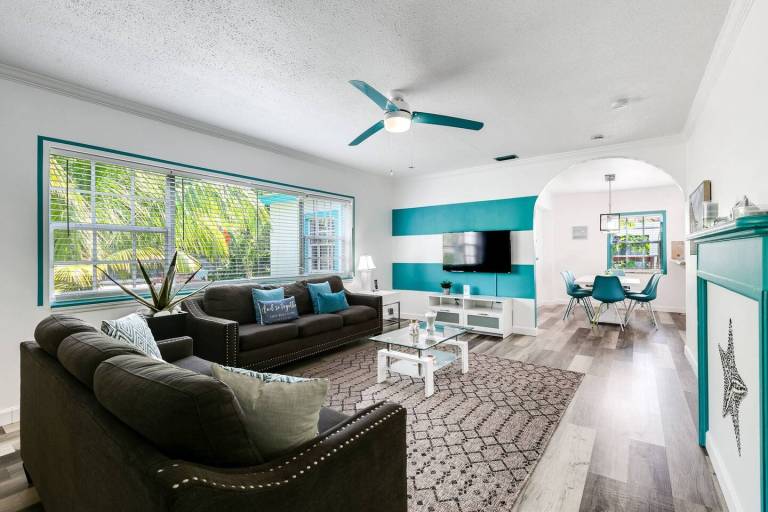 Aqua Breeze Villa with King Bed