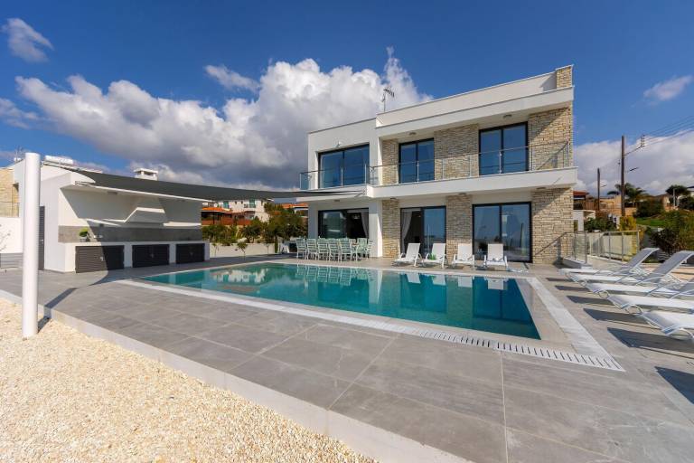 Villa  Peyia