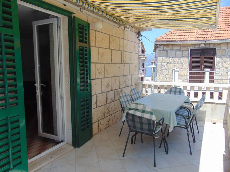Holiday apartment with terrace | Garden view — photo 2