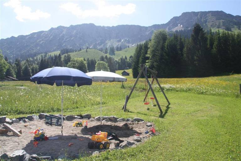Children-friendly lovely apartment with garden & patio | Next to the ski | Dogs allowed — photo 2