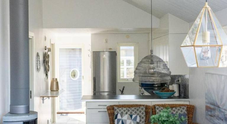 Villa with yard, BBQ & hot tub | Pets are welcome — photo 2