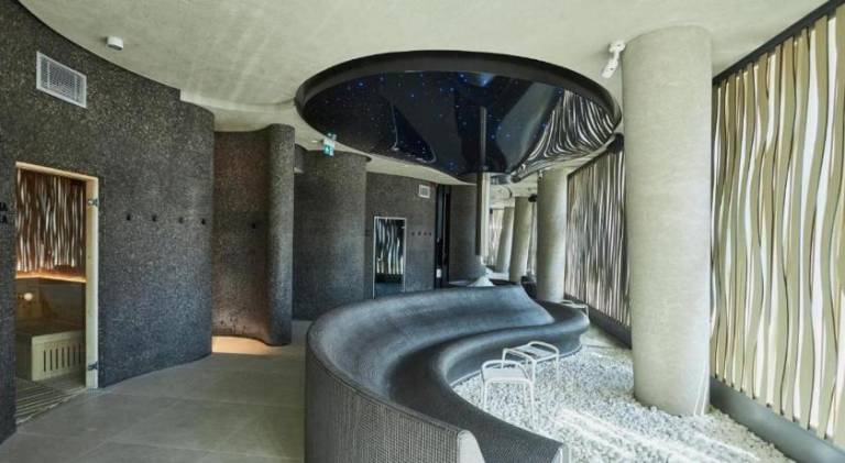 Rental apartment with jacuzzi, pool & patio — photo 5