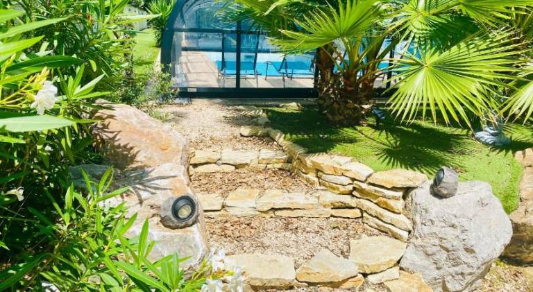 Holiday apartment with jacuzzi & pool — photo 4