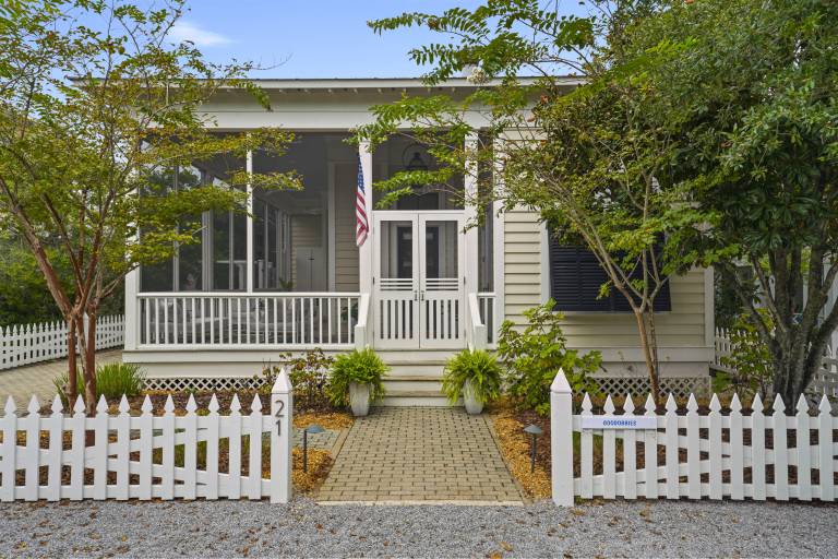 Vacation home with pool & barbecue — photo 2