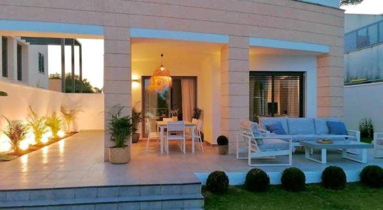 Fully equipped ample villa with terrace, yard & private pool | Good for workation | Pets allowed — photo 3