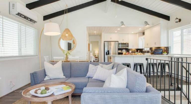 Apartment with 2 rooms for 4 persons in Newport, CA