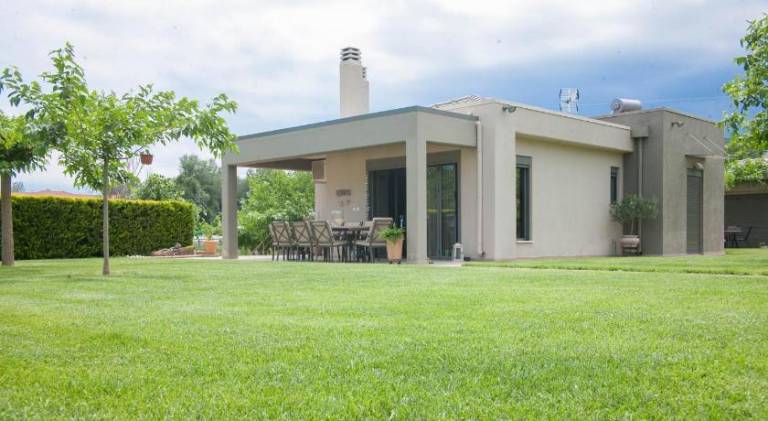Villa with grill, garden & hot tub | Perfect for remote work in Dio-Olympos