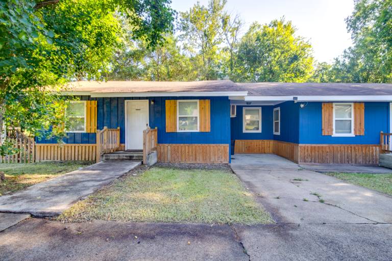 7 Mi to Lake Tangipahoa: McComb Home w/ Deck! — photo 3