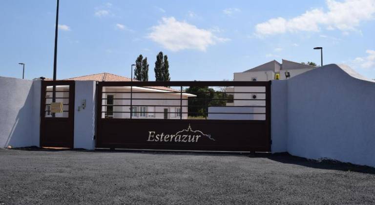 Serviced apartment with garden & patio in Le Cannet