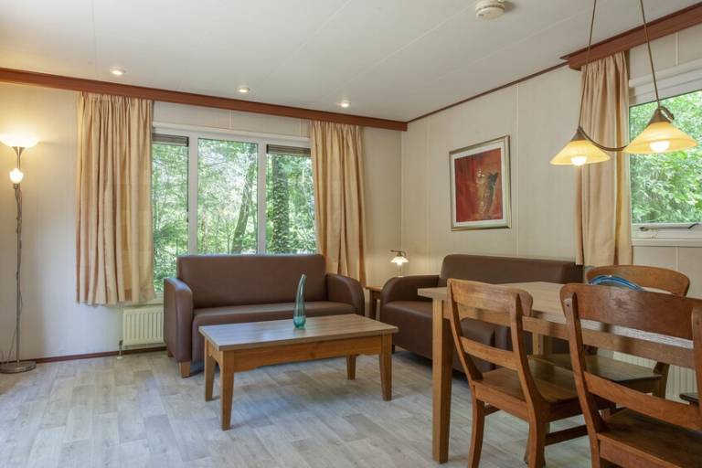 Chalet with heated pool, garden & patio | Pet-friendly — photo 2
