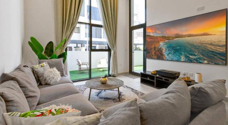 Rental apartment with pool & jacuzzi in Dubai