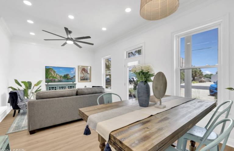 Child-friendly vacation home with yard, barbecue & patio | Beach view | Close to the beach | Dogs allowed — photo 4