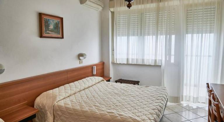 Hotel Caesar B&B Fronte Mare in Centro di Milano Marittima — photo 2