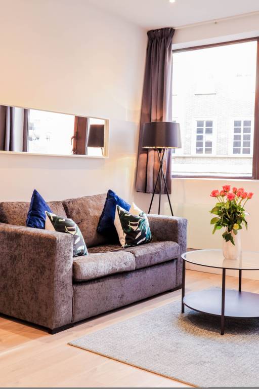 Studio flat Egham