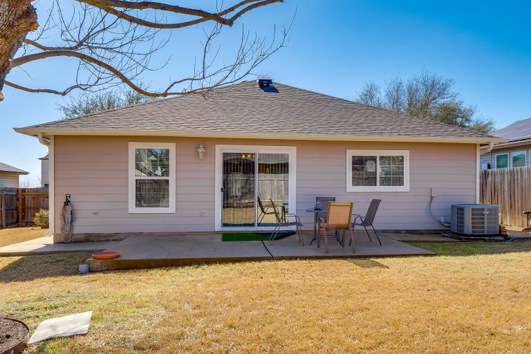 Perfect for Families! Round Rock Home w/ Yard — photo 4