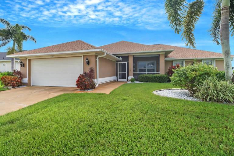 Child-friendly beautiful vacation home with private pool, jacuzzi & grill | Pet-friendly — photo 3