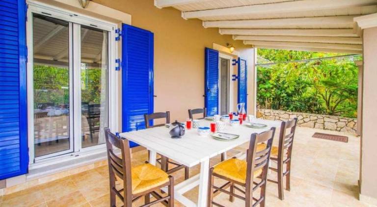 Villa with private pool, BBQ & yard — photo 4