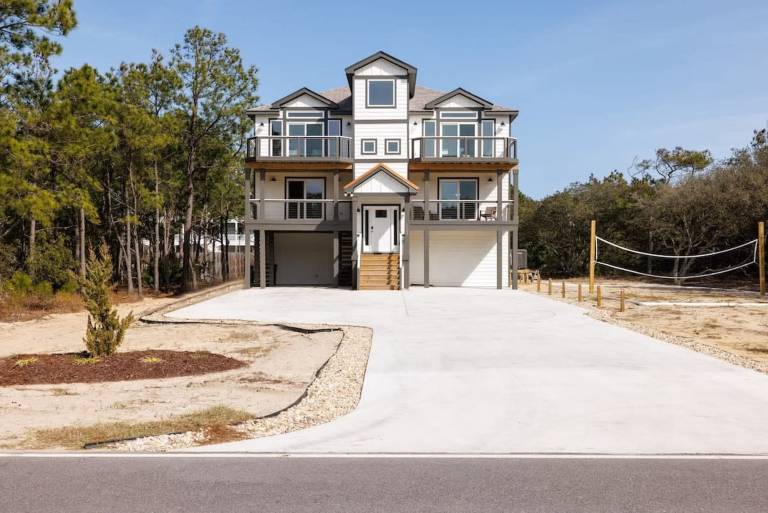 Family-oriented wonderful vacation home with garden, fast internet & barbecue | Sea view | Beach nearby | Pet-friendly — photo 3