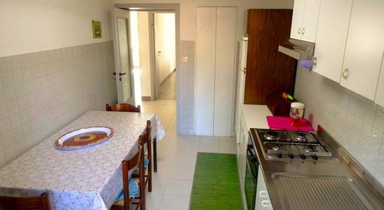 Apartment with yard — photo 3