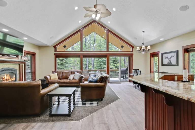 Child-friendly vacation home with hot tub & barbecue | Perfect for remote work | Pets allowed — photo 4