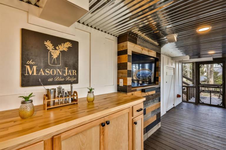 Cabin with jacuzzi & grill | Mountain view — photo 2