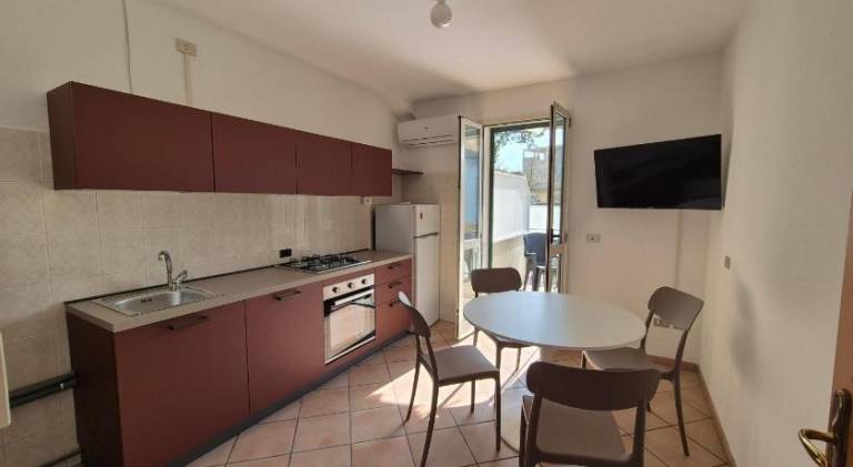 Rental apartment with patio & yard — photo 4