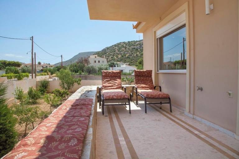 Βίλα Παραλία Σαρωνίδα