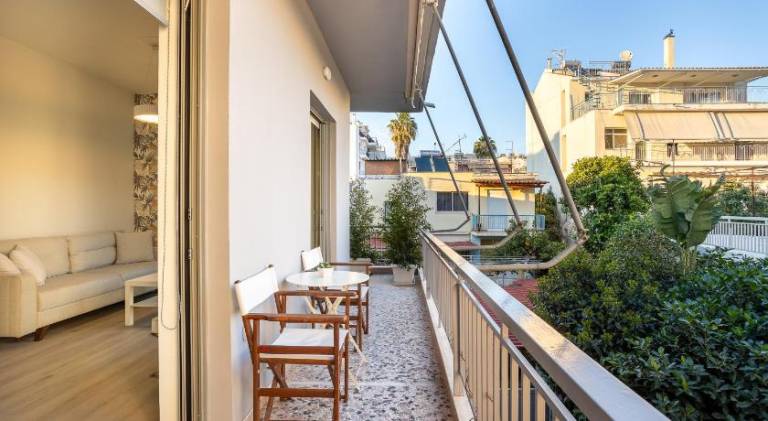 A Cozy Modern Stay with Sunny Balcony near Kalamata Center — photo 3