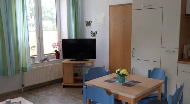 Rental apartment with patio — photo 4