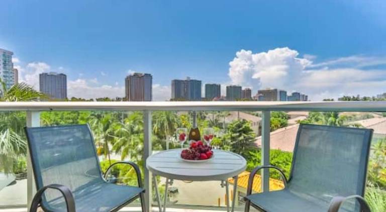 Dream Beach Room Free Parking - 02227 in Sunny Isles Beach, FL