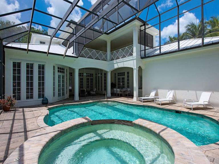 House with private pool, patio & hot tub — photo 2