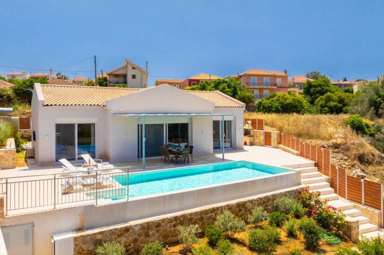 Vila Makris Gialos Beach