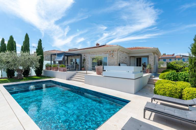 Villa with private pool, garden & BBQ in Porec