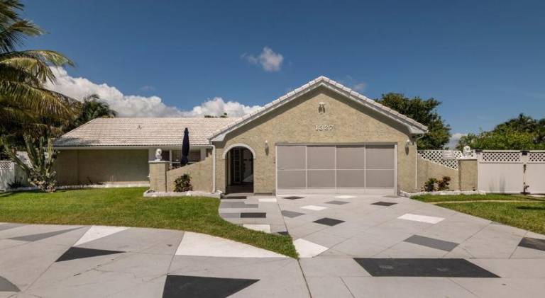167 m&sup2; Villa