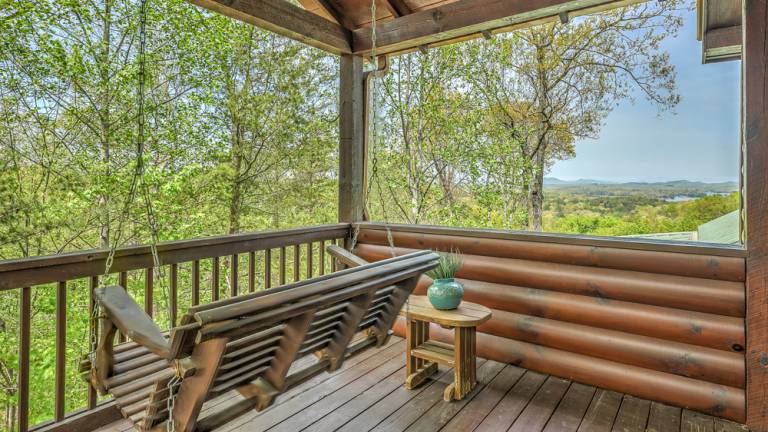 Family-friendly cabin with hot tub, patio & BBQ | River view | Pets are welcome — photo 3