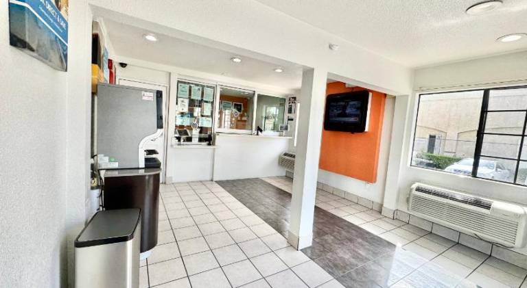 Motel 6 Bellflower, CA - Los Angeles — photo 3